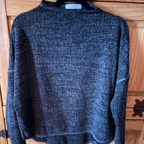 Topstitching Detail Casual Top With 2 Tone Soft Stretch Fabric - Picture 5 of 7